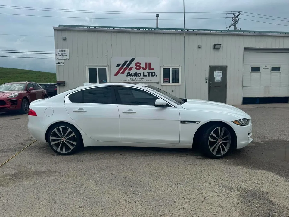 Jaguar Xe 2017 photo 2