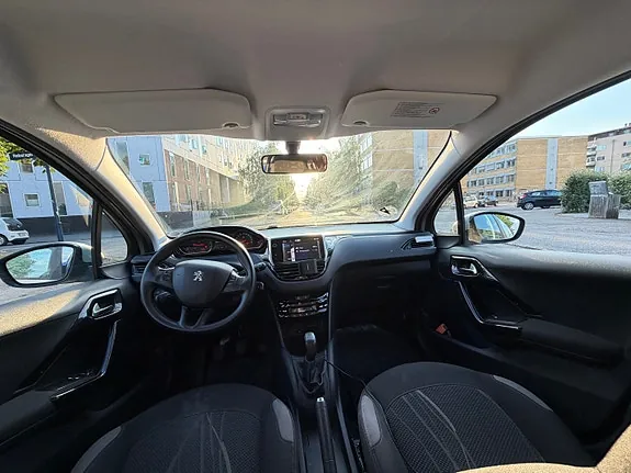 Peugeot 208 2013 photo 4