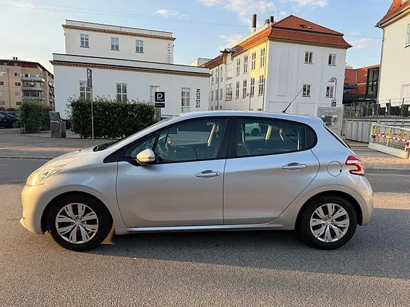 Peugeot 208 2013 photo 2