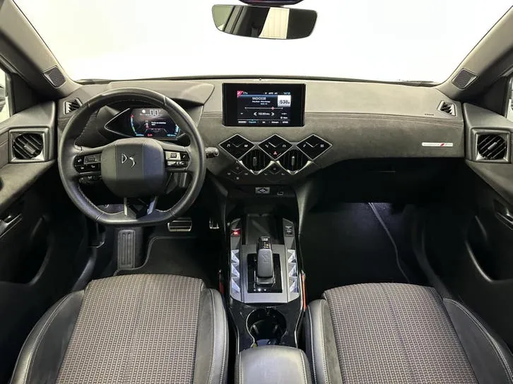 DS Automobiles 3 Crossback 2021 photo 2