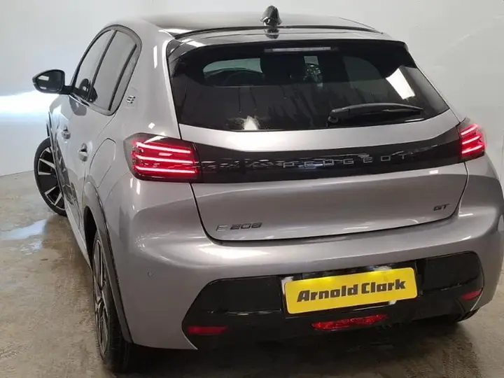 Peugeot E-208 2026 photo 2