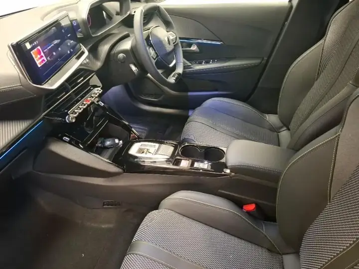 Peugeot E-208 2026 photo 5