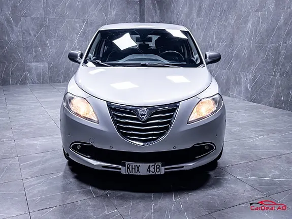 Lancia Ypsilon 2012 photo 2
