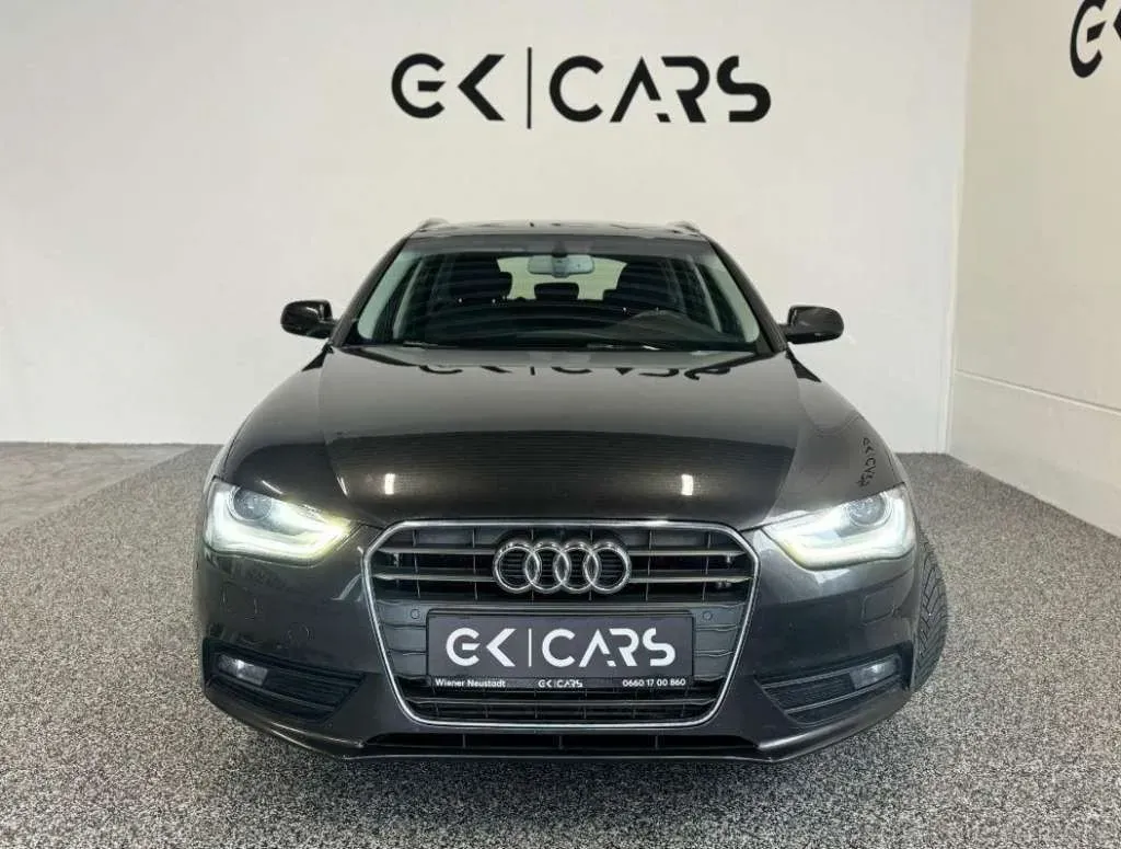 Audi A4 2012 photo 2