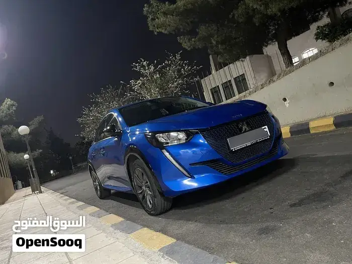 Peugeot E-208 2023 photo 2