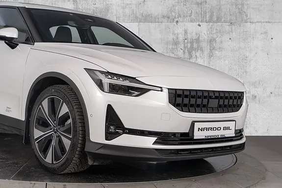Polestar 2 2023 photo 2