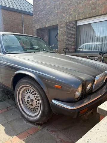 Jaguar Xj12