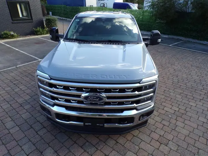 Ford F250 2026 photo 2