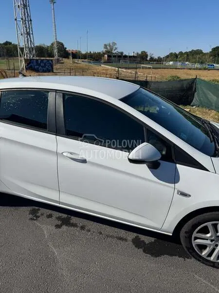 Opel Astra K 2016 photo 2
