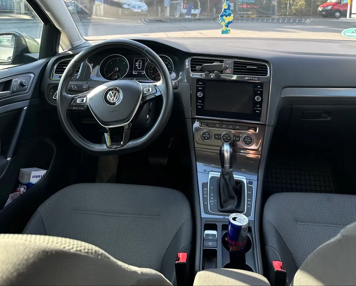 Volkswagen Golf 2018 photo 2