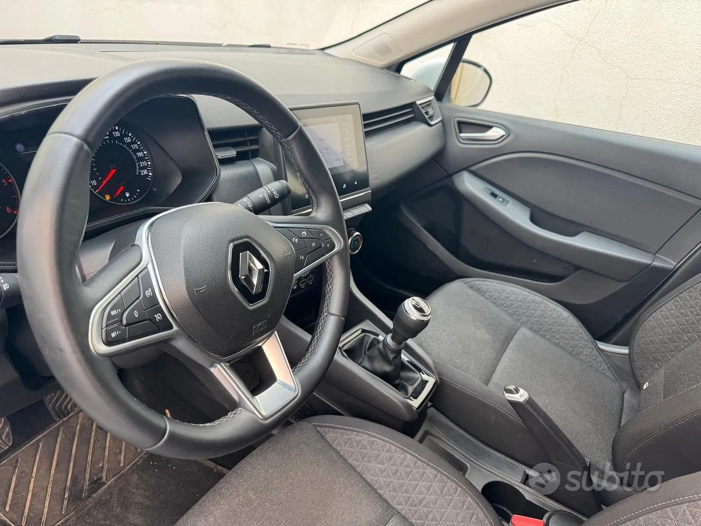 Renault Clio 2022 photo 2