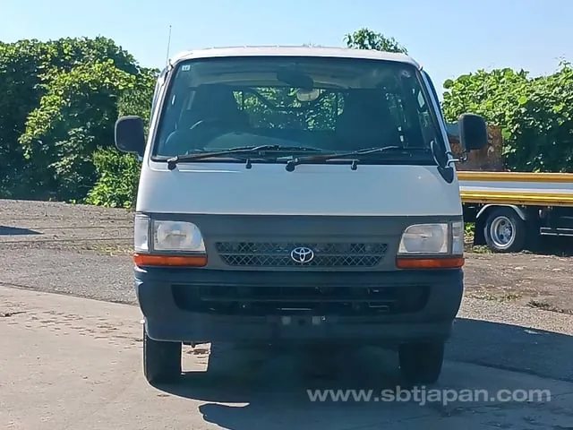 Toyota Hiace 2003 photo 2