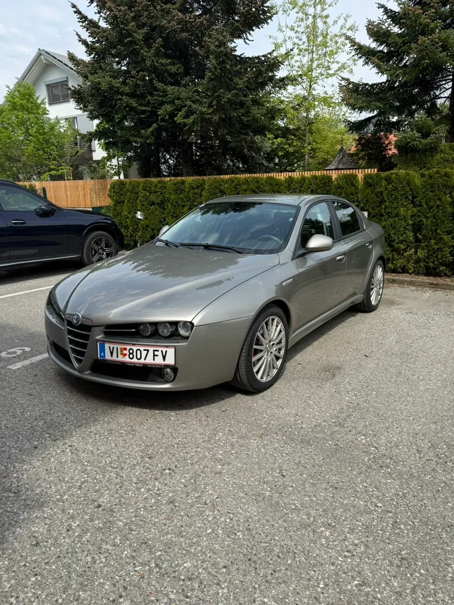 Alfa Romeo 159 2005 photo 2