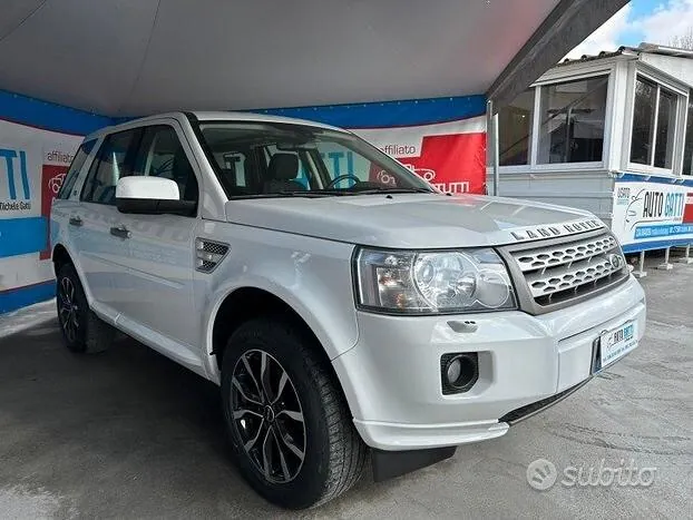 Land Rover Freelander 2011 photo 2