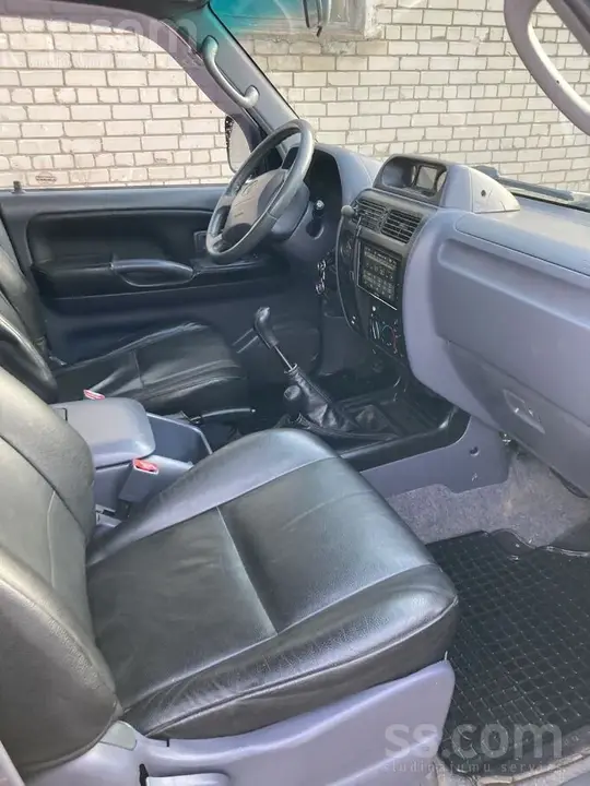Toyota Land Cruiser 2001 photo 4