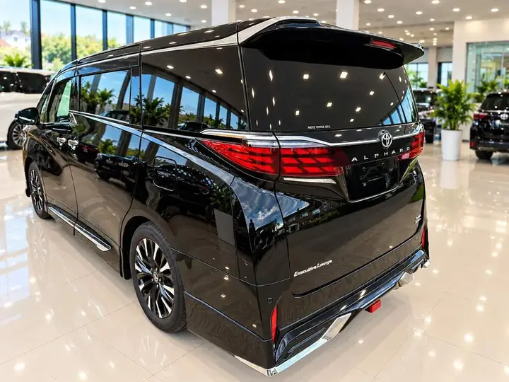 Toyota Alphard 2024 photo 5