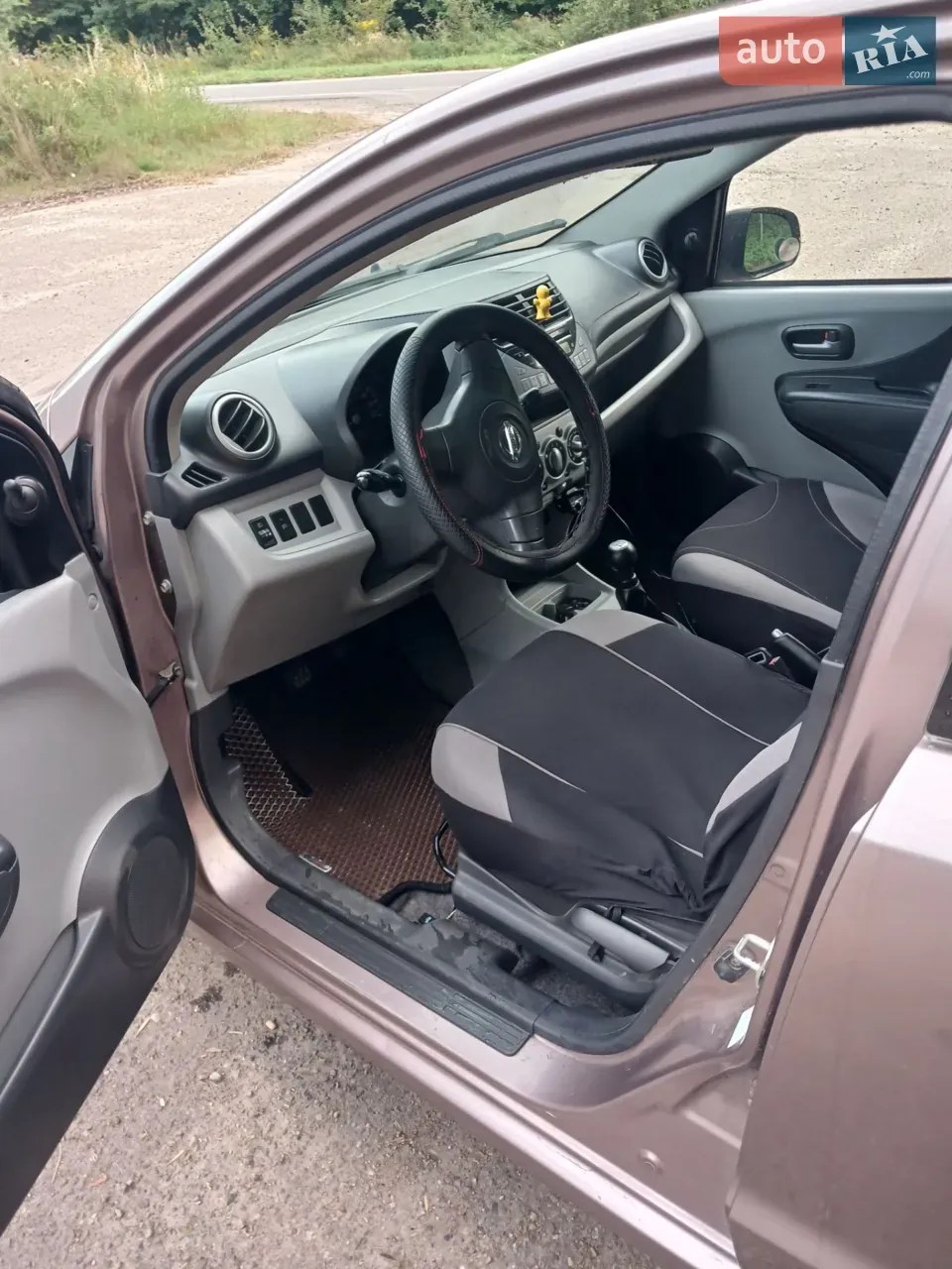 Nissan Pixo 2009 photo 2