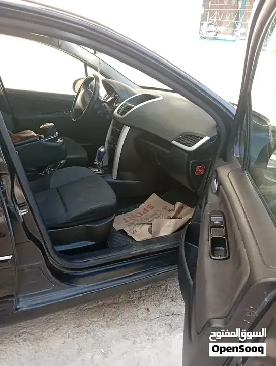 Peugeot 207 2012 photo 4