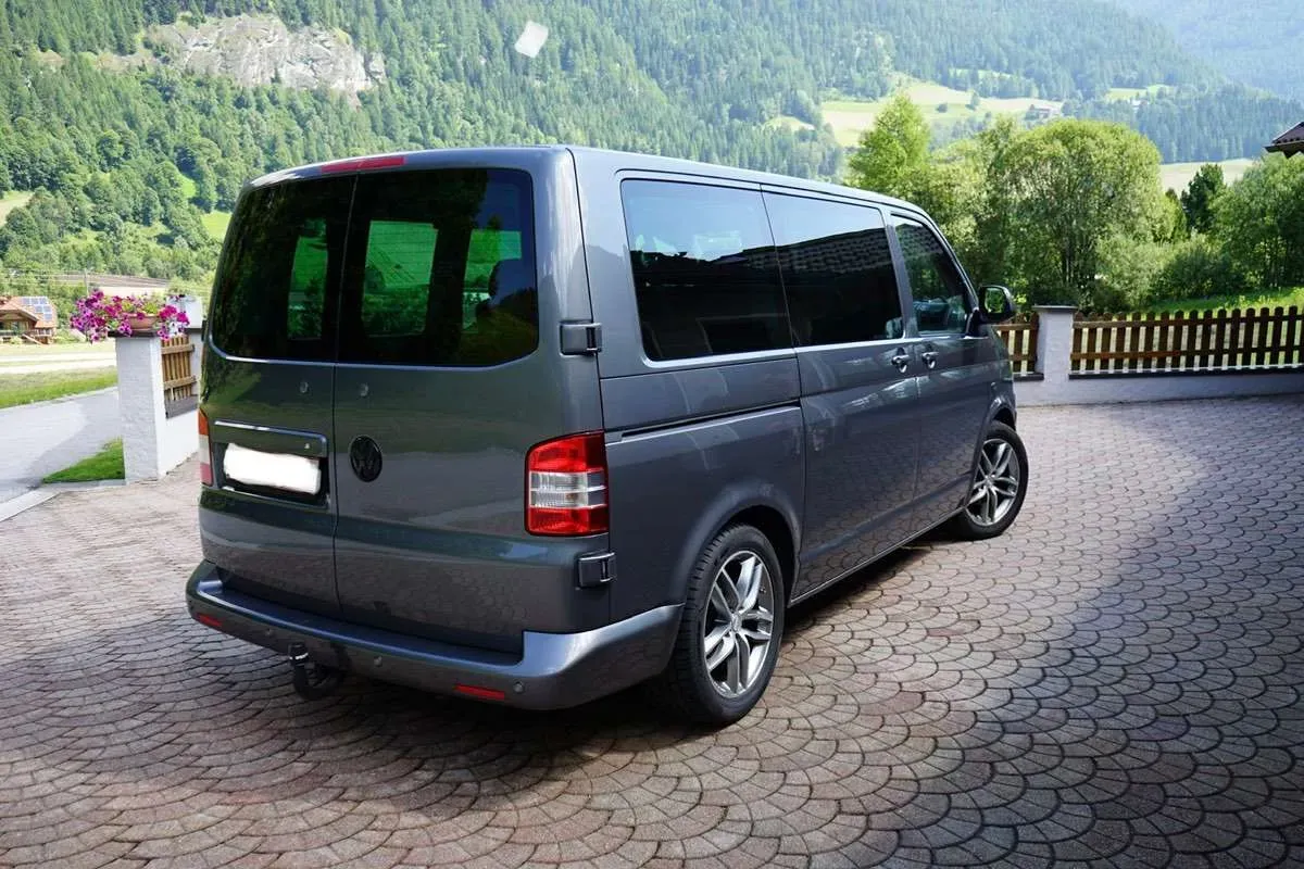 Volkswagen T5 2011 photo 2