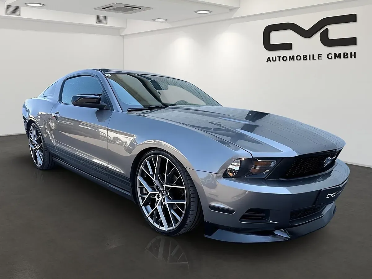 Ford Mustang 2010 photo 2