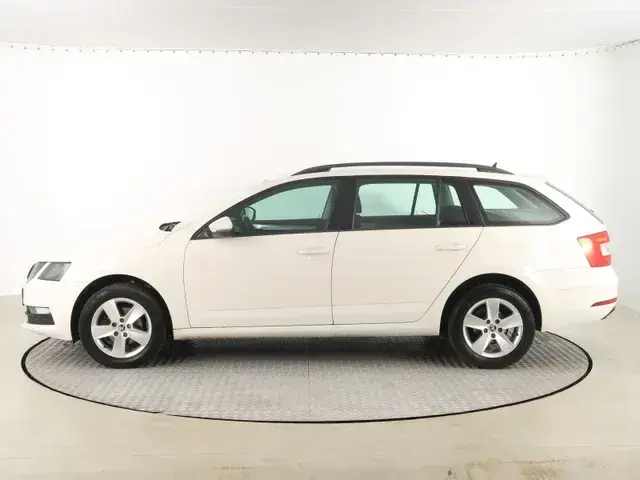 Skoda Octavia Combi 2019 photo 2