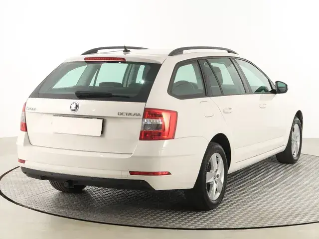 Skoda Octavia Combi 2019 photo 4