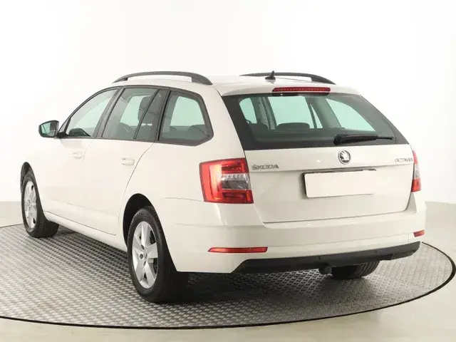 Skoda Octavia Combi 2019 photo 3