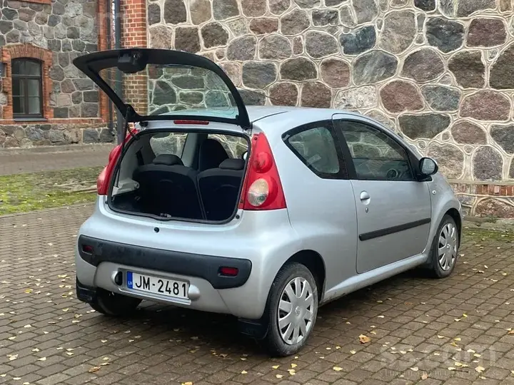 Peugeot 107 2008 photo 4