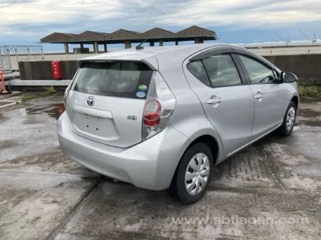 Toyota Aqua L 2013 photo 4