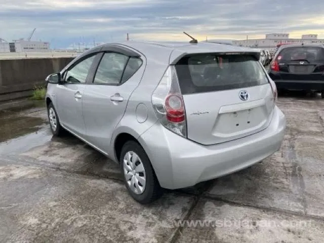 Toyota Aqua L 2013 photo 3