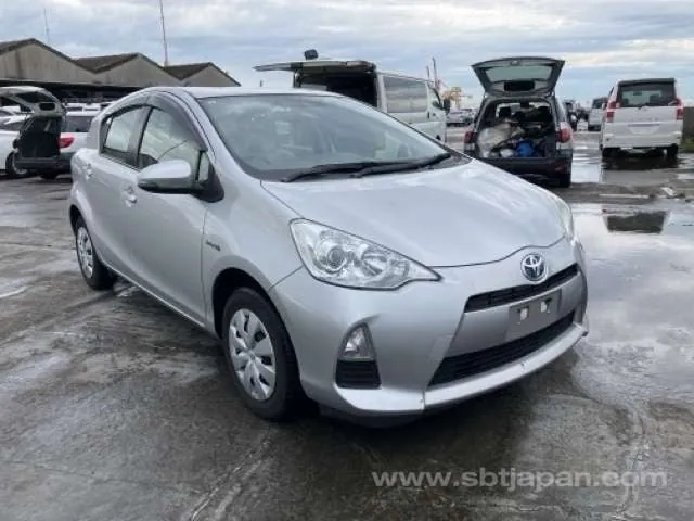 Toyota Aqua L