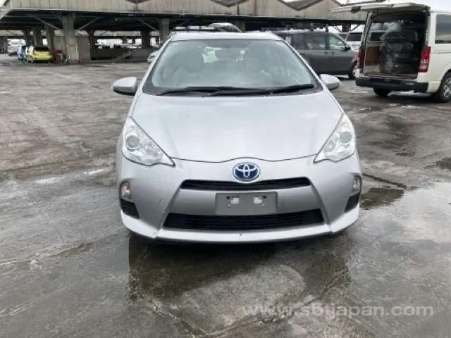 Toyota Aqua L 2013 photo 5