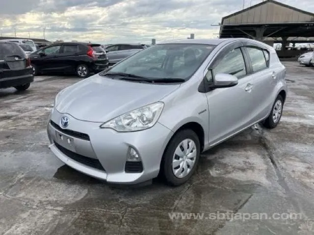 Toyota Aqua L 2013 photo 2