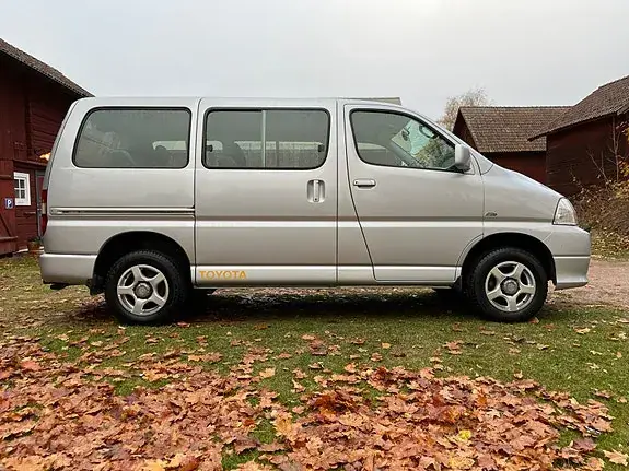 Toyota Hiace 2010 photo 5