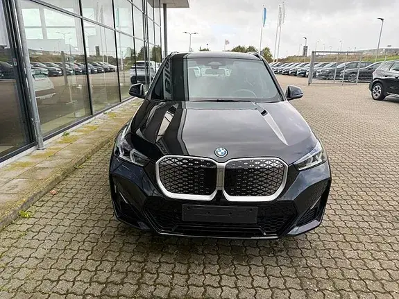 BMW Ix1 2025 photo 2