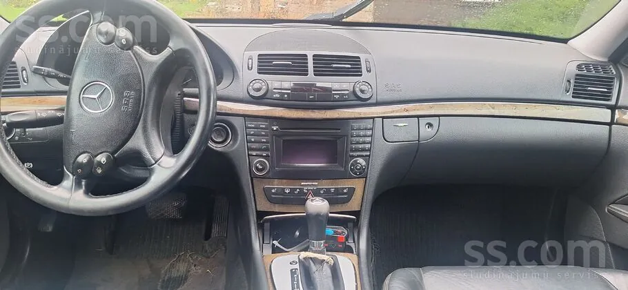 Mercedes-Benz E200 2008 photo 4
