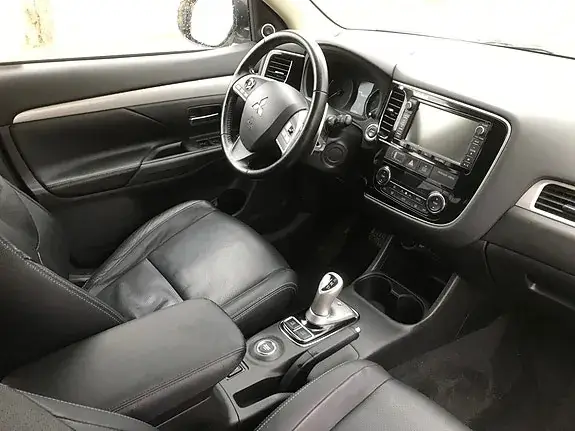 Mitsubishi Outlander 2014 photo 2