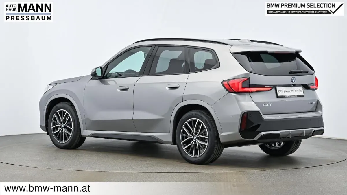 BMW Ix1 2025 photo 3
