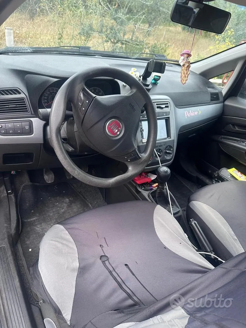 Fiat Punto 2011 photo 3