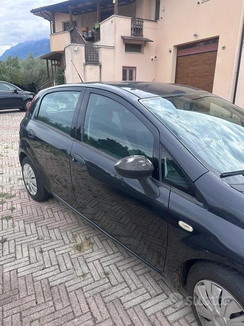 Fiat Punto 2011 photo 2