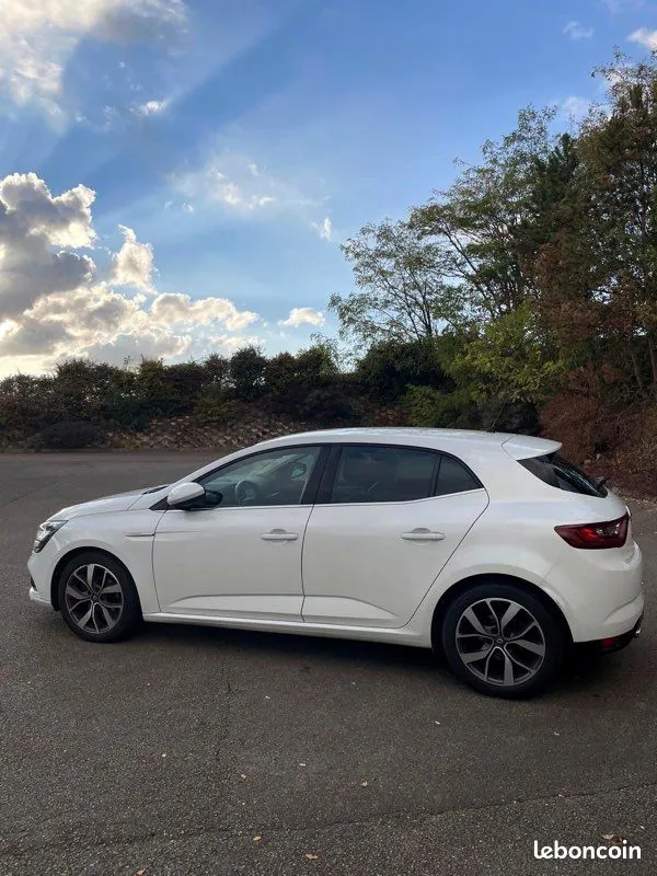 Renault Megane 2017 photo 2