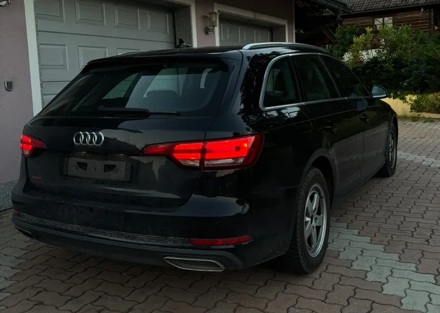 Audi A4 2019 photo 2