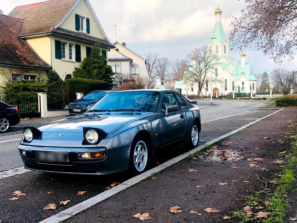 Porsche 944