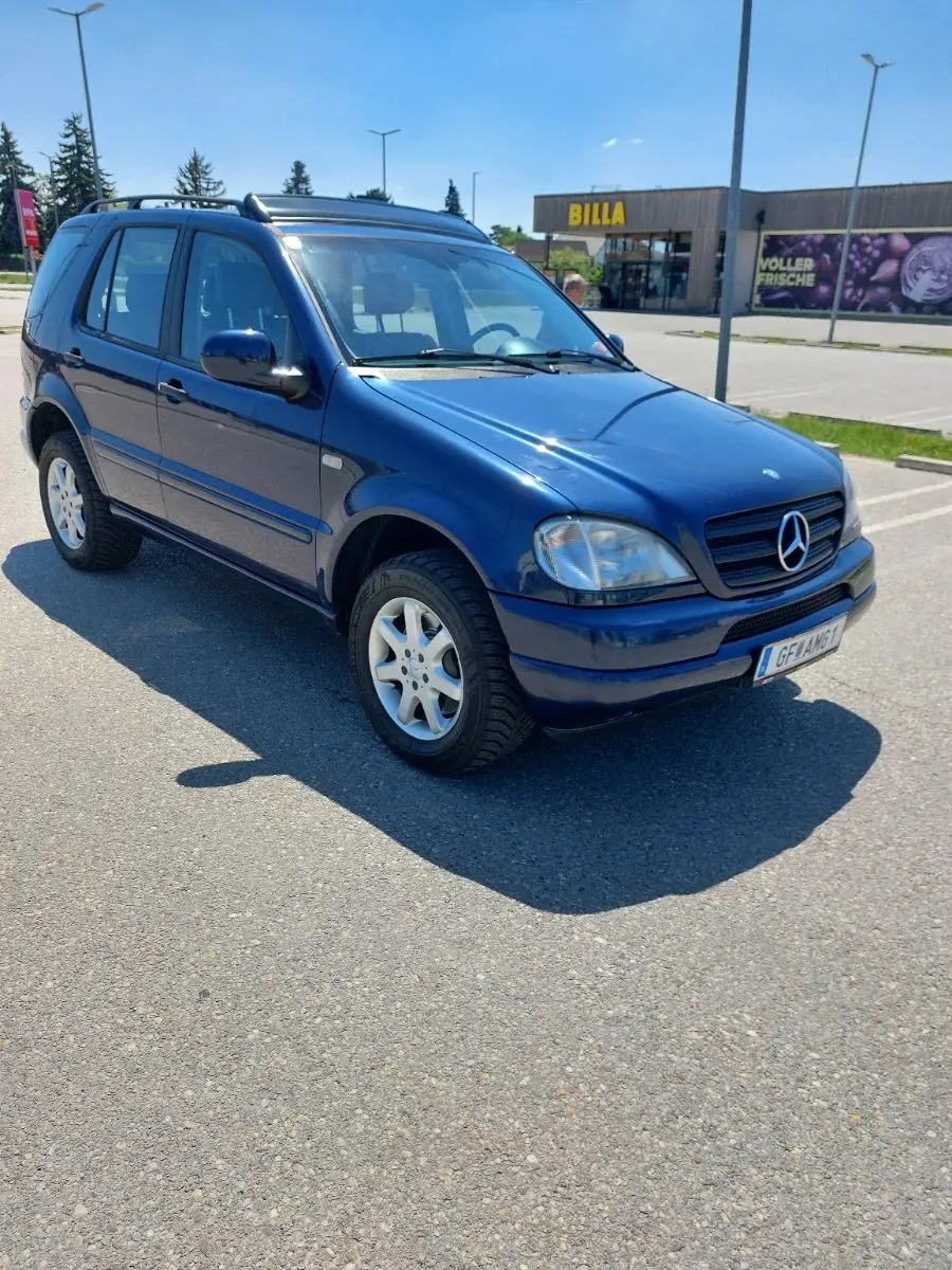 Mercedes-Benz M-Class 2000 photo 2