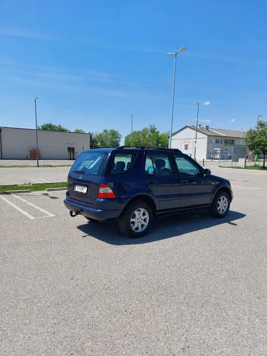 Mercedes-Benz M-Class 2000 photo 3