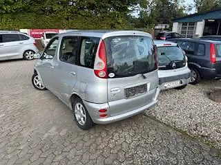 Toyota Yaris 2002 photo 2