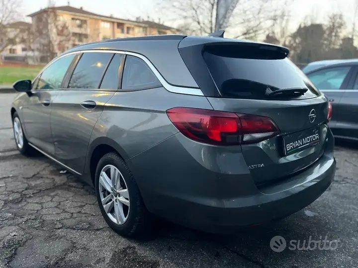 Opel Astra 2017 photo 2