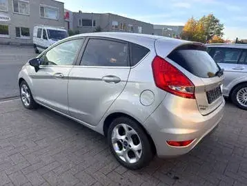 Ford Fiesta 2011 photo 4