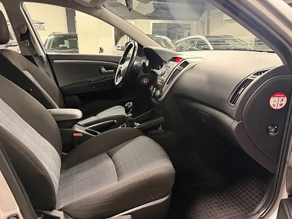 Kia Ceed 2010 photo 5