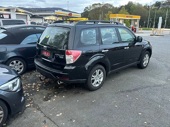 Subaru Forester 2010 photo 2